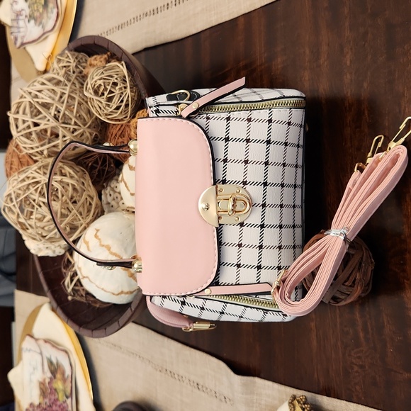 Precious Pink Handbag P1 - Picture 1 of 2